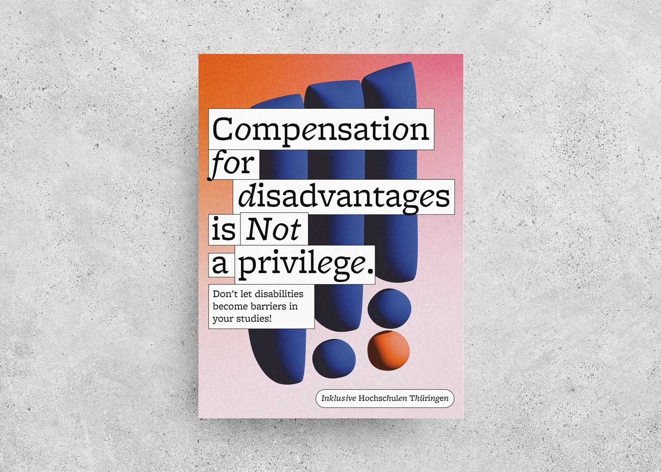 Die Postkarte auf Englisch mit dem Titel „Compensation for disadvantage is not a privilege. Don't let disabilities become barriers in your studies.