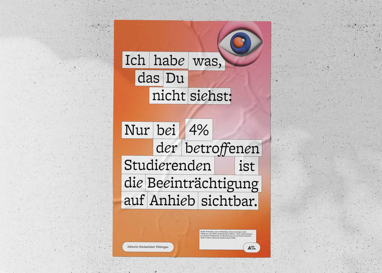 Das Poster hat einen orangenen Hintergrund der ins rosa verläuft. Oben rechts ist ein Symbol für ein Auge. Darunter der Text: „Ich habe was das du nicht siehst: Nur bei 4% der betroffenen Studierenden ist die Beeinträchtigung auf Anhieb sichtbar“.