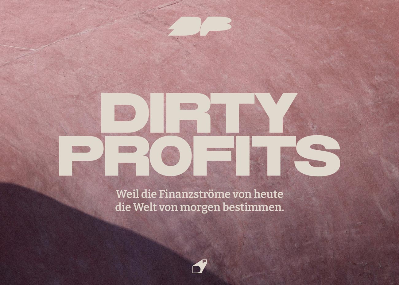 Die verschiedenen Logovarianten von DirtyProfits in hellem Beige auf rötlichem Grund. Oben das Bildzeichen das abstrakt und räumlich das kürzel DP visualisiert. Darunter die Wortmarke und der Slogan Weil die Finanzströme von heute die Welt von morgen bestimmen. Darunter klein die Bildmarke die das Kürzel DP räumlich und in Art einer Lupe zeigt.